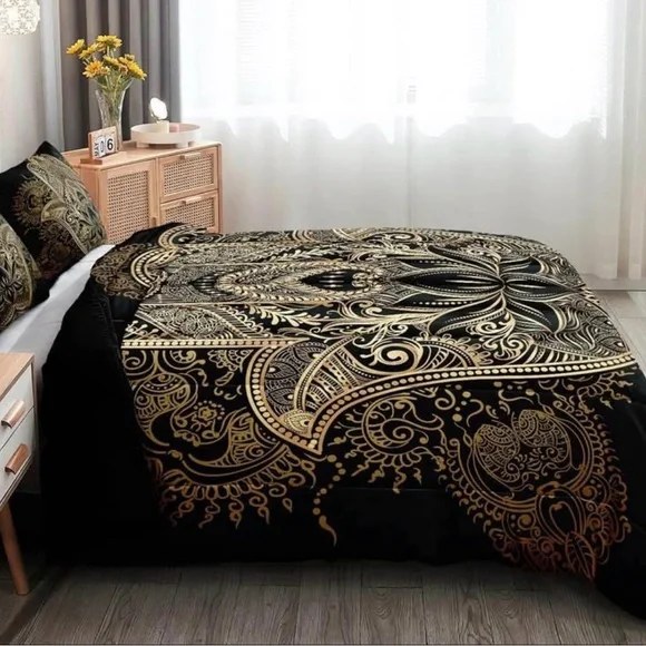 Elegant Black and Gold Hamsa King Size Bedding Set - Picture 2 of 7